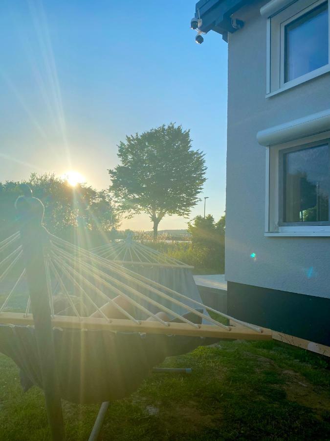 House Of Happiness Mit Seeblick Hungen Exterior photo