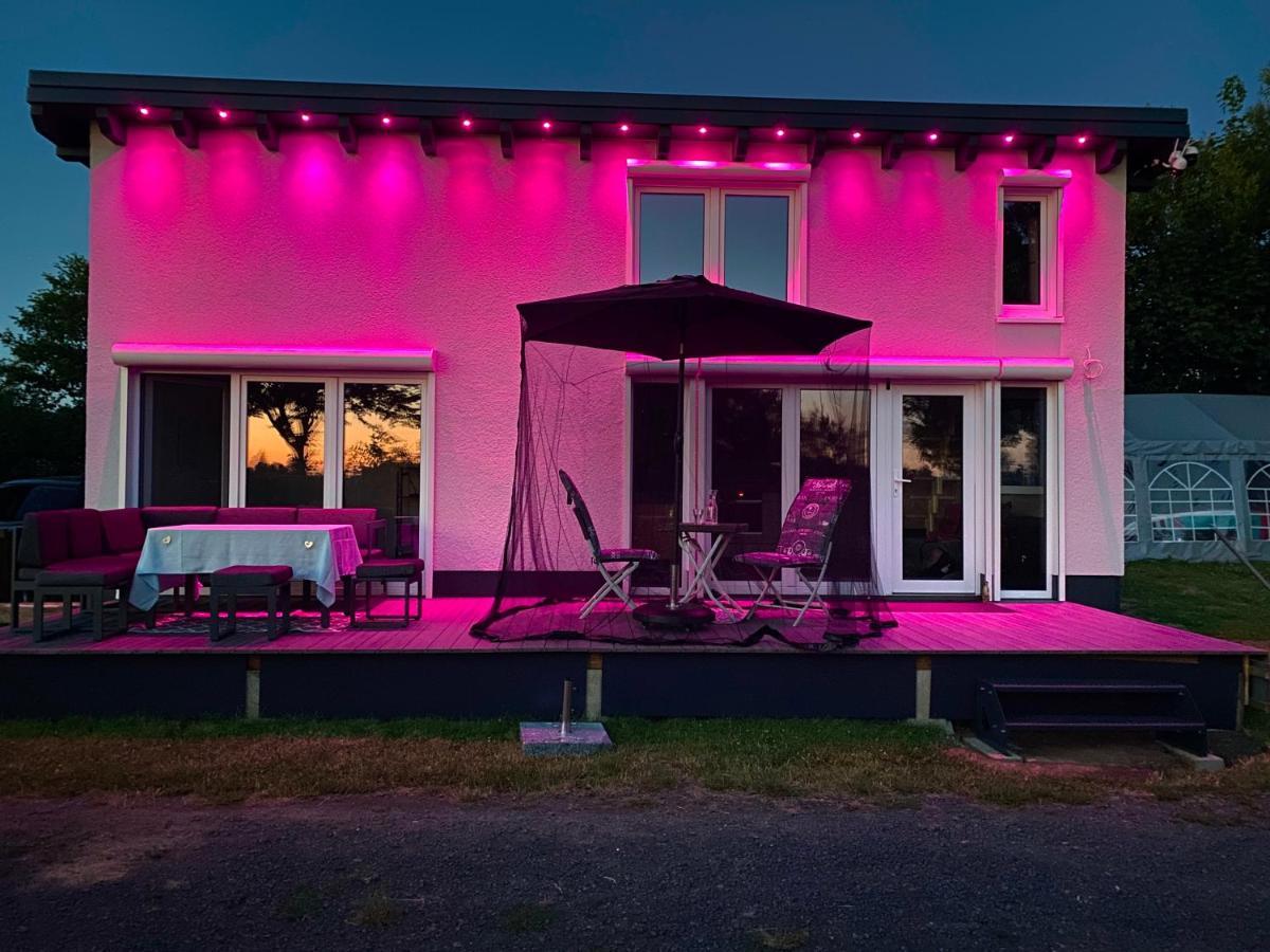 House Of Happiness Mit Seeblick Hungen Exterior photo